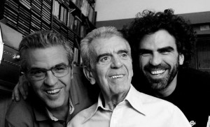 Ramón Arambillet junto a sus hijos, Alfredo y Diego